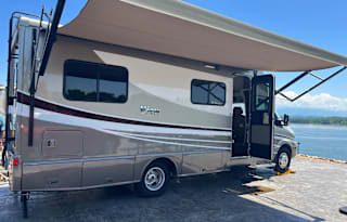Luxurious Mercedes Diesel for Couples Getaway