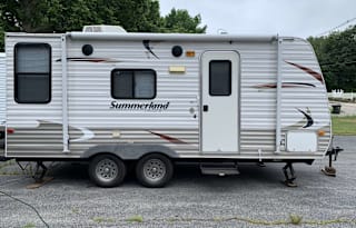 Well maintained and beautiful 2013 Keystone RV Summerland by Springdale 1790QB