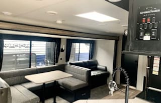 Great Family RV !! 2021 Cherokee GreyWolf 26DBH