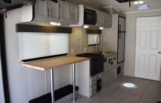 Firestorm - Lrg Bathroom, Deck, Sleeps 2 Couples +