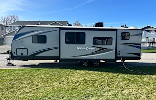 Beautiful 2020 Shadow Cruise travel trailer!
