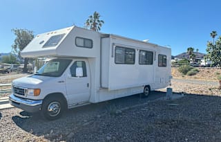 Four Winds Majestic Family RV