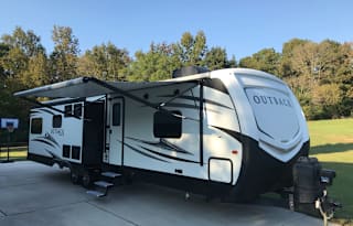 2018 Keystone Outback HAL437