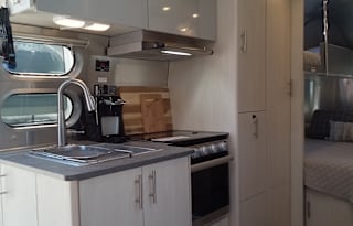 NEW! Airstream Flying Cloud 23' (Sarah Jane)