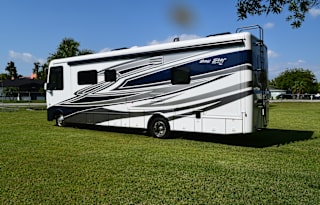"KELLY DAYS"    2023 NEWMAR BAYSTAR SPORT 3225