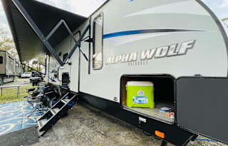 Aventure Awaits!! Cherokee Alfa Wolf Rental
