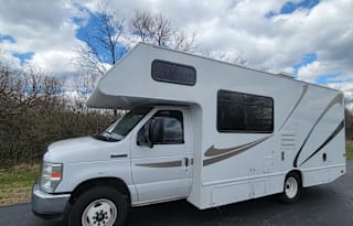 THOR 2017 25" RV FULLY STOCKED & ROAD TRIP READY!