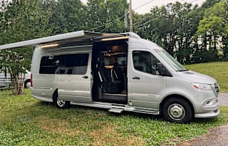 Airstream Interstate 24gl Luxury Mercedes-Seats 9
