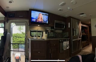 2017 George Town Forest River RV Loaded Sleeps 10!