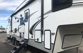 2 Bed 2 Bath 2021 Keystone 5th Wheel