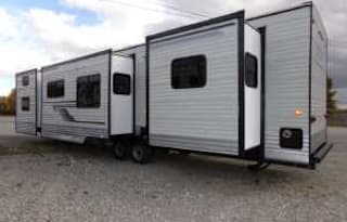 2018 Heartland Hylin Prk model.
