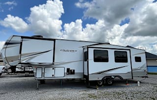 2 Bedroom and 1.5 Bath New 5th Wheel