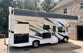 2022 Thor Motor Coach Magnitude GA22