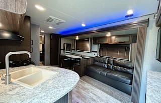 2018 CrossRoads RV Zinger ZR290KB