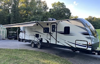 2021 Passport Queen Master, Double corner bunks