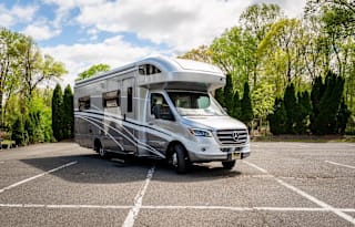 Winnebago Navion - Luxury Meets Adventure