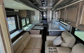 2022 Tiffin Motorhomes Phaeton 40 IH