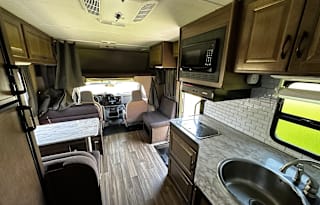 Frank's 2018 thor majestic 25A