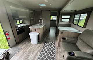 '21 Grand Design Imagine 3250BH Sleeps 8