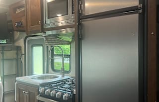 Mini RV, Mega Memories - Sleeps 6, Drives Easy