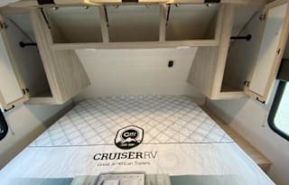 2022 Cruiser Shadow Cruiser 259BHS R1067