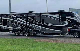 2021 Grand Design Momentum ****Delivery ONLY*****