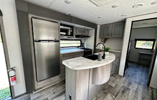 2022 Coleman Lantern Fully Loaded Travel Trailer