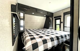 Ms. Betsy - 2021 Jayco Jay Flight 28BHS