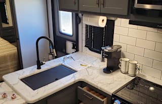 Rv Rentals Way Of Life's FAMILY SIZED SLEEPS 10 B3