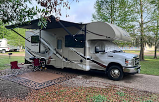 2017 Thor Motor Coach Four Winds 28Z