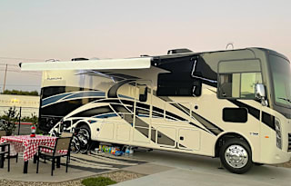 2022 Thor Hurricane - Your Luxury Rolling Retreat