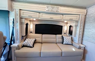 Newmar deluxe stays