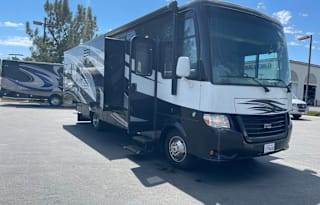2017 Newmar Bay Star Sport 2812