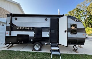 Hazzard's Cozy Camper: Ready to Roam!