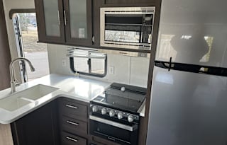2020 Forest River Salem (sleeps 8)