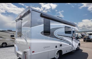 “Howard the Yeti,” class C, Mercedes Entegra Quest