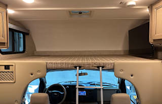 John Family 2021 Thor Motorhome (Only 6k miles)