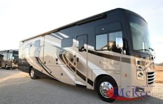 2018 Thor Motor Coach Miramar 37.1