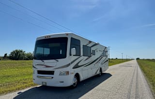 2011 Thor Motor Coach Hurricane 30Q