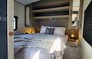 Glamping! New Camper with private bedroom, pet friendly, smart TVs