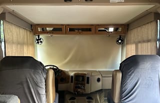 2017 Thor Hurricane(Stationary Rental $2200month)