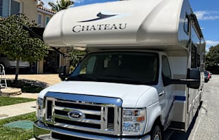 Spotless 2019 Thor Chateau 30D - With Bunks!