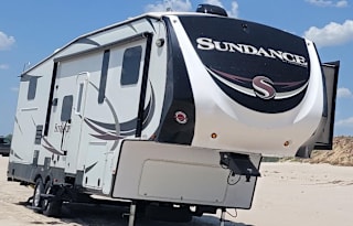 SNOWBIRD'S 5TH WHEEL RV RENTAL
