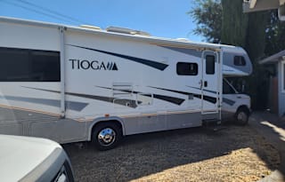31 ft Fleetwood sleeps 6