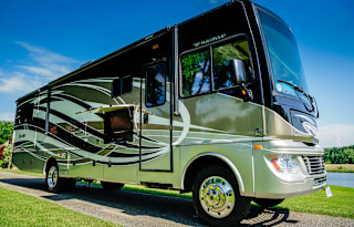 Renovated Bounder 33C Loaded 4 Fun/Great Floorplan