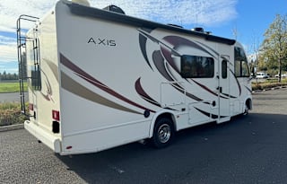 2018 Thor Axis Class A | UNLIMITED MILES  SLEEPS 6