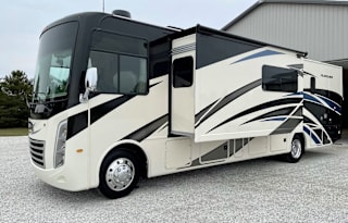 2021 Thor Motor Coach Hurricane 34R