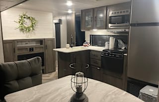 Great Family Getaway w/ Bunks (DELIVERY ONLY!)
