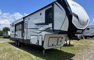 Spacious Family Friendly Luxury 5th Wheel 2BR/2BA