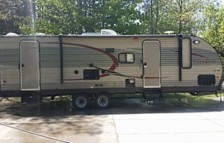 2015 Cherokee Grey Wolf 274DBH